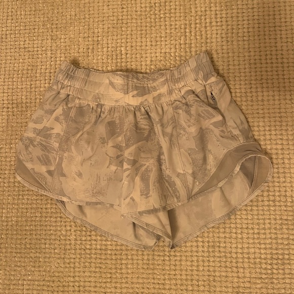 Lululemon SZ 2 Shorts!! - Picture 2 of 2